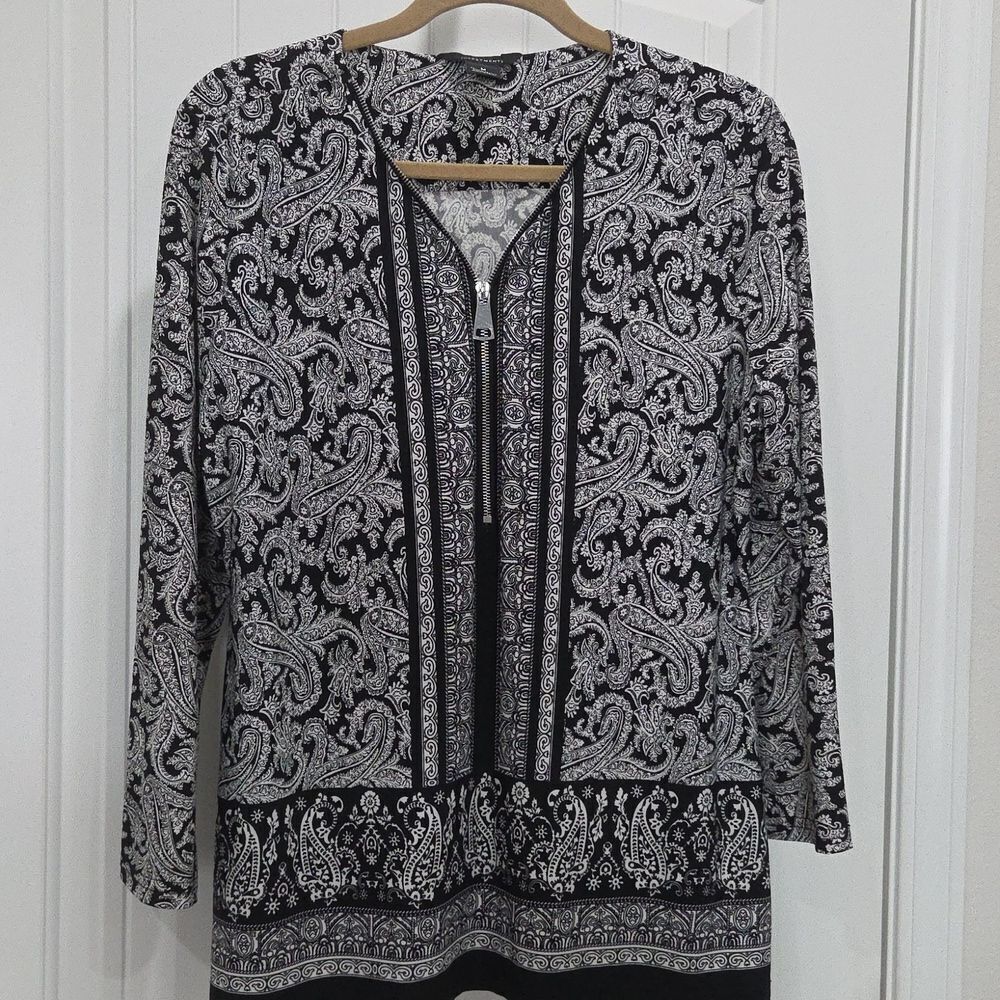 INVESTMENTS Sz Med, Black & White Paisley Print, Long Sleeves, Zipper Detail
